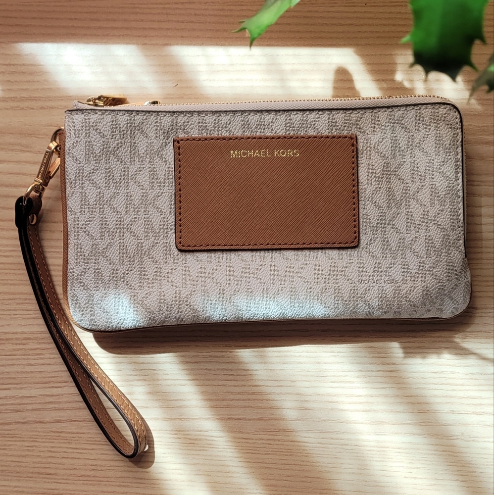 Michael Kors Large Continental Wrislet Wallet